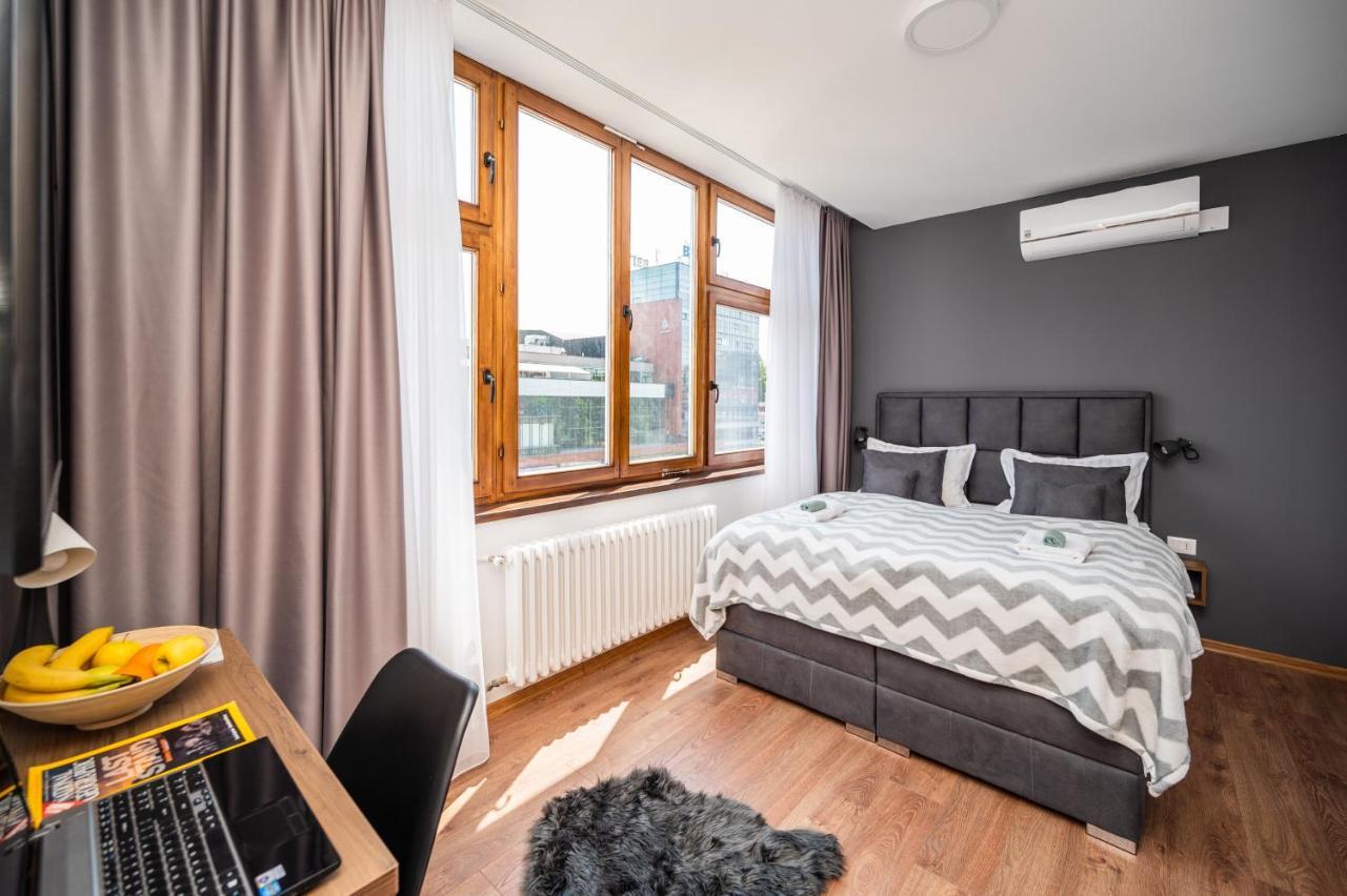 Modern And Bright Apartments - Main Street Сараево Екстериор снимка