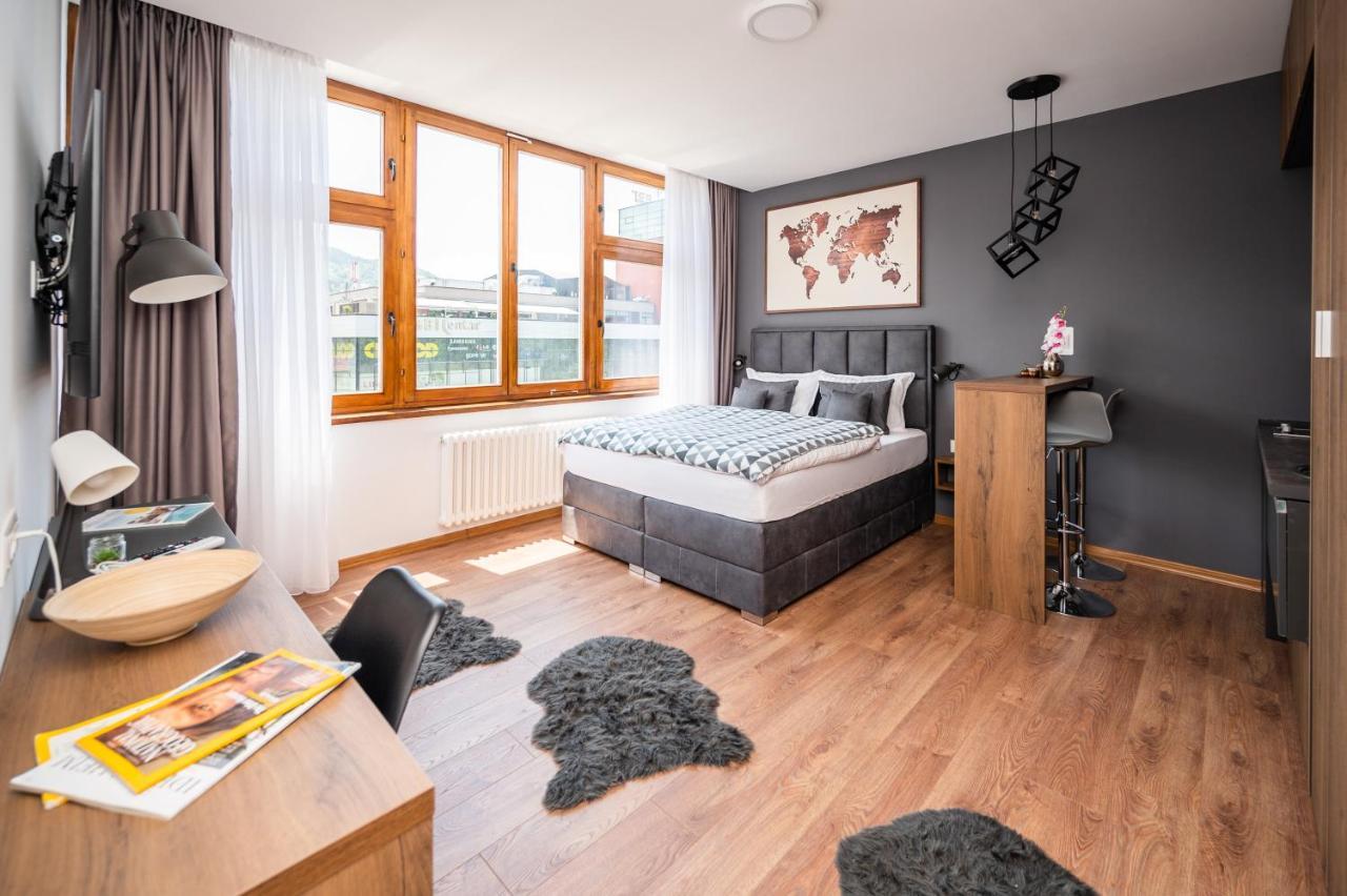 Modern And Bright Apartments - Main Street Сараево Екстериор снимка