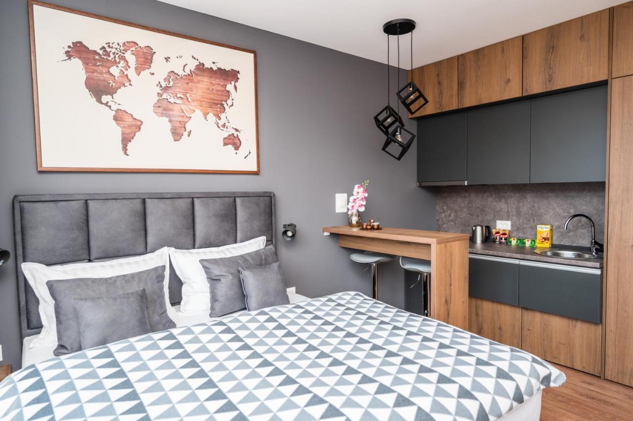 Modern And Bright Apartments - Main Street Сараево Екстериор снимка
