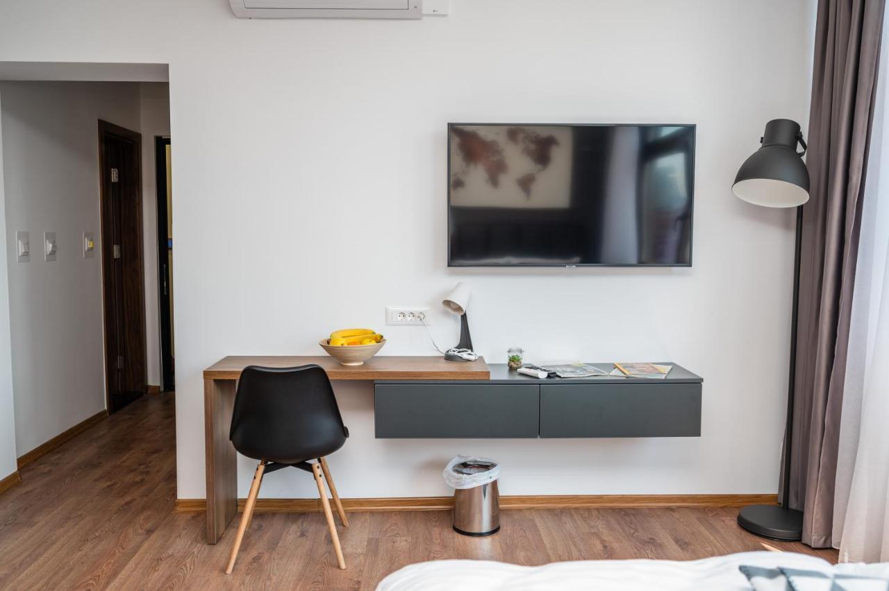 Modern And Bright Apartments - Main Street Сараево Екстериор снимка