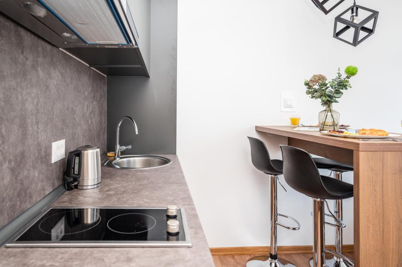 Modern And Bright Apartments - Main Street Сараево Екстериор снимка