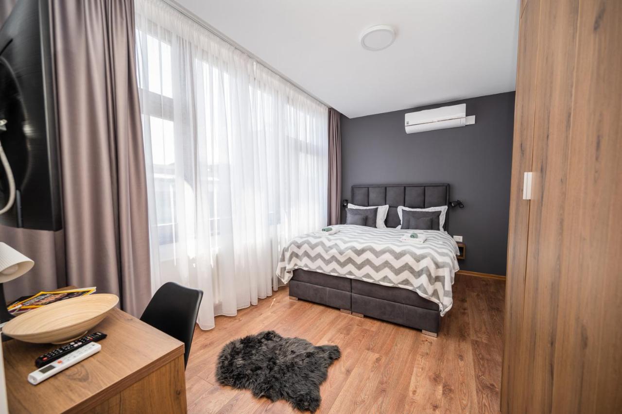 Modern And Bright Apartments - Main Street Сараево Екстериор снимка