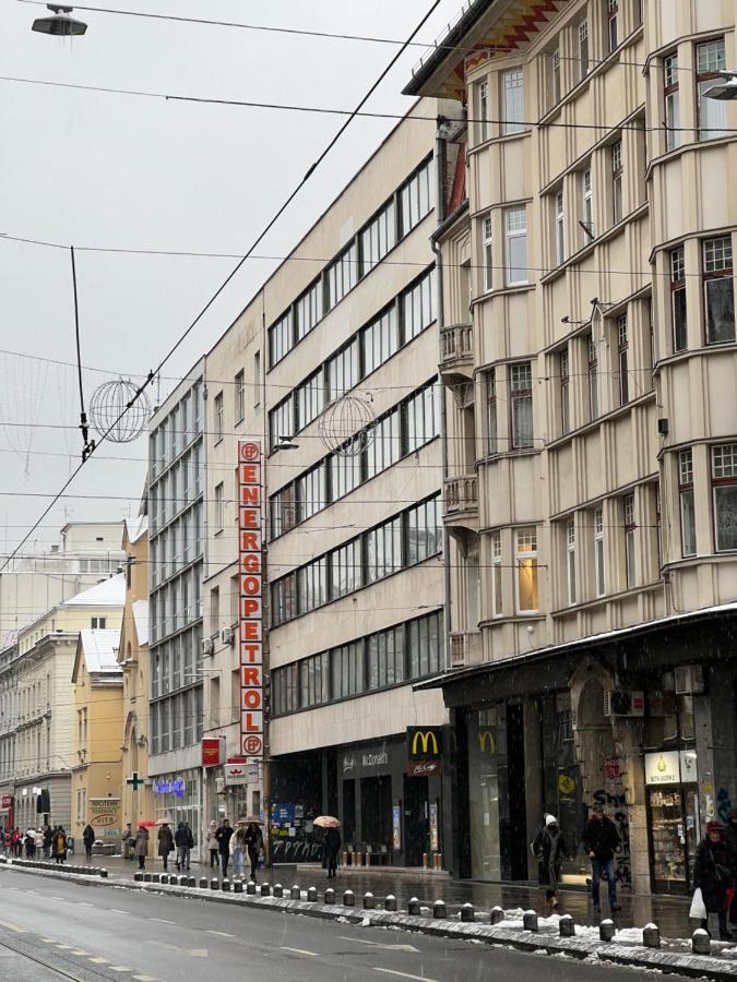 Modern And Bright Apartments - Main Street Сараево Екстериор снимка